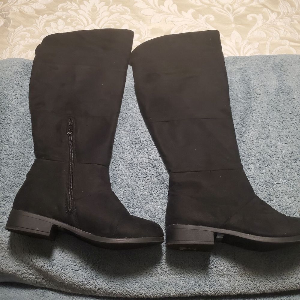 Black suede zip up boots Size 7.5